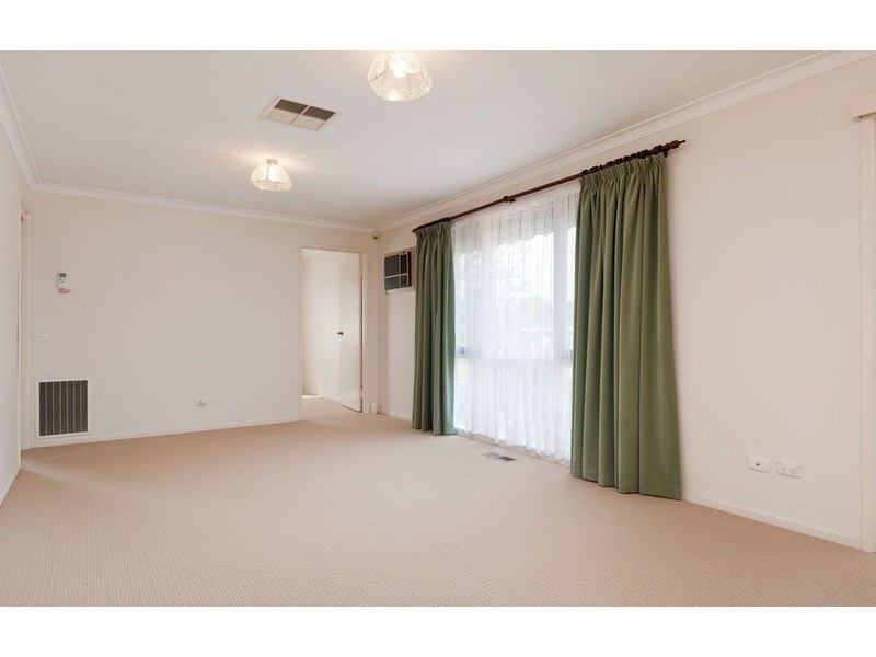 1/245 Hull  Road, Mooroolbark VIC 3138