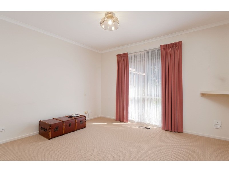 1/245 Hull  Road, Mooroolbark VIC 3138