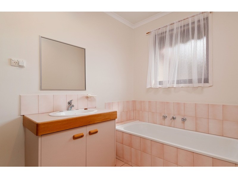 1/245 Hull  Road, Mooroolbark VIC 3138