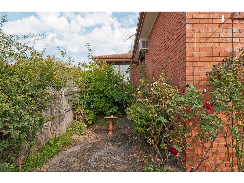 1/245 Hull  Road, Mooroolbark VIC 3138
