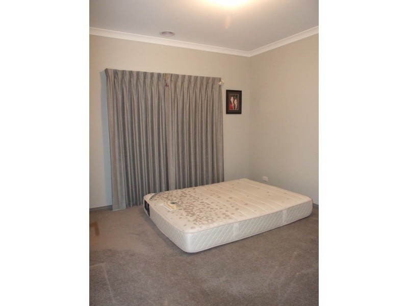 12a Dryden Concourse Court, Mooroolbark VIC 3138