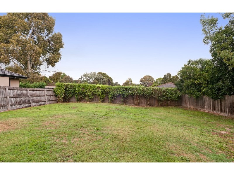 2/42 Ross Pincott Drive, Mooroolbark VIC 3138