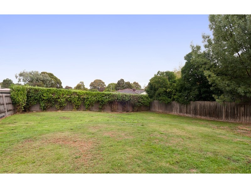 2/42 Ross Pincott Drive, Mooroolbark VIC 3138