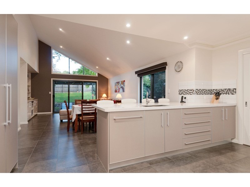 13 Glen Dhu Road, Kilsyth VIC 3137