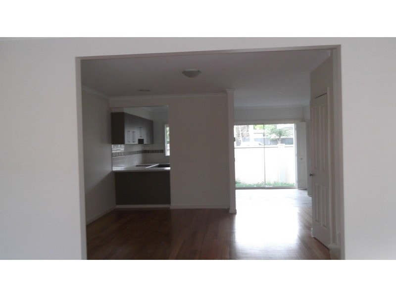 2/15-17 Manchester Road, Mooroolbark VIC 3138