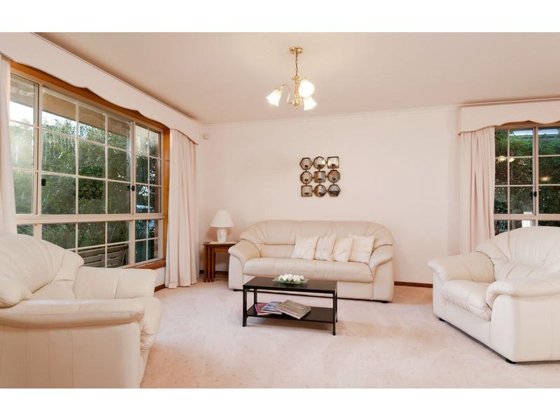 13 Hilledge Lane, Mooroolbark VIC 3138