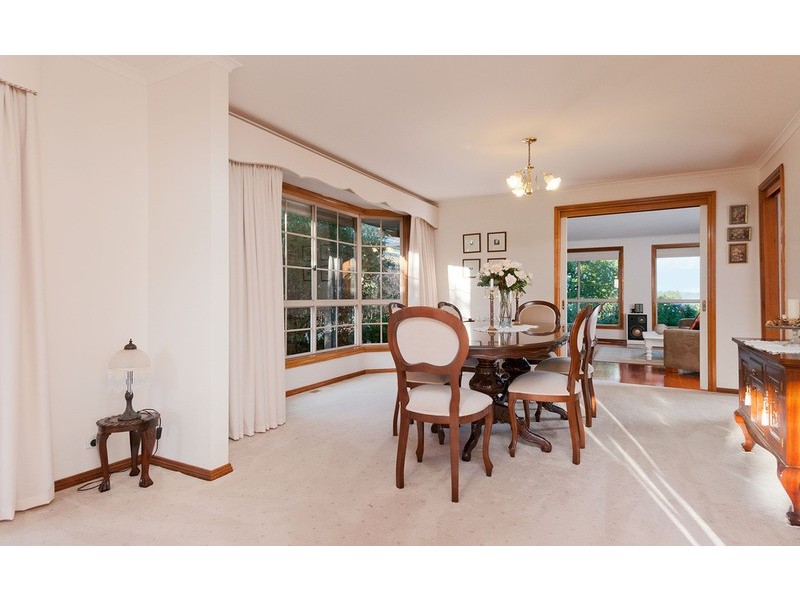 13 Hilledge Lane, Mooroolbark VIC 3138