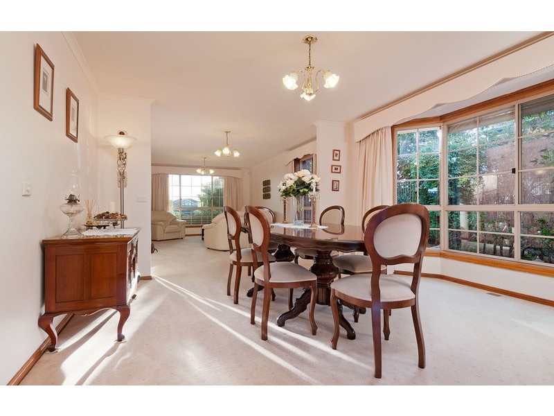 13 Hilledge Lane, Mooroolbark VIC 3138