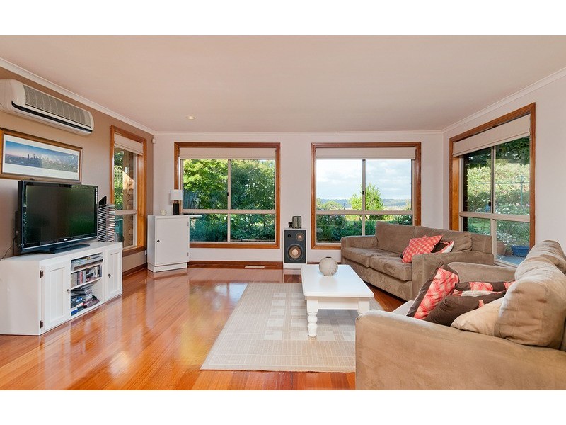 13 Hilledge Lane, Mooroolbark VIC 3138