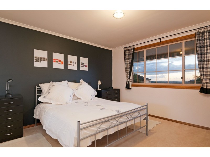 13 Hilledge Lane, Mooroolbark VIC 3138