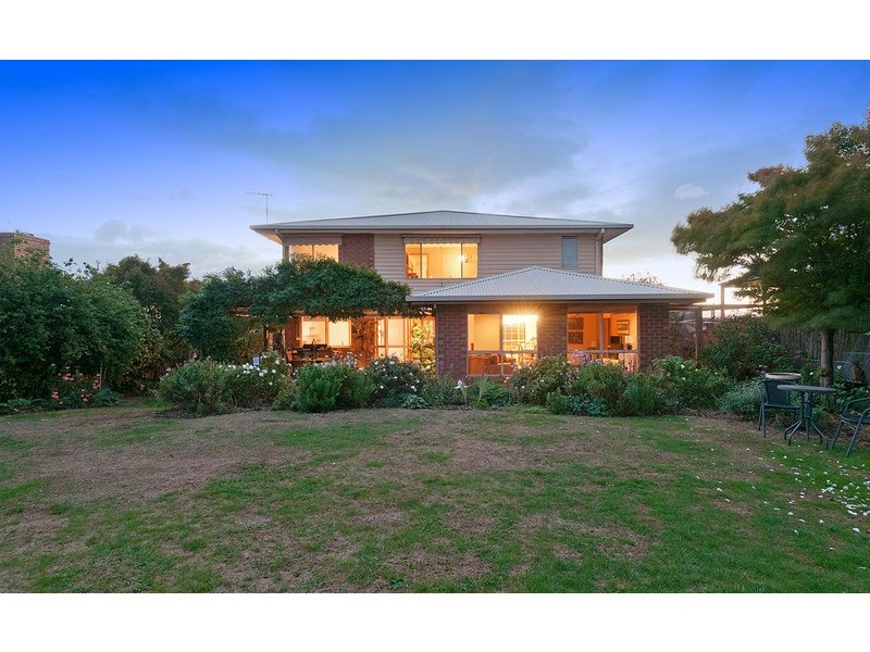 13 Hilledge Lane, Mooroolbark VIC 3138