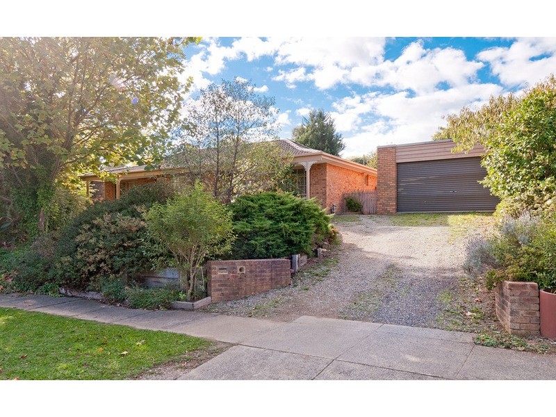 23 Blaxland Court, Mooroolbark VIC 3138