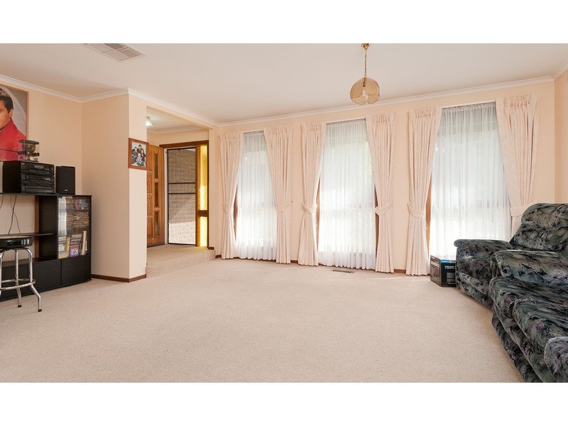 1/12 Zina  Grove, Mooroolbark VIC 3138