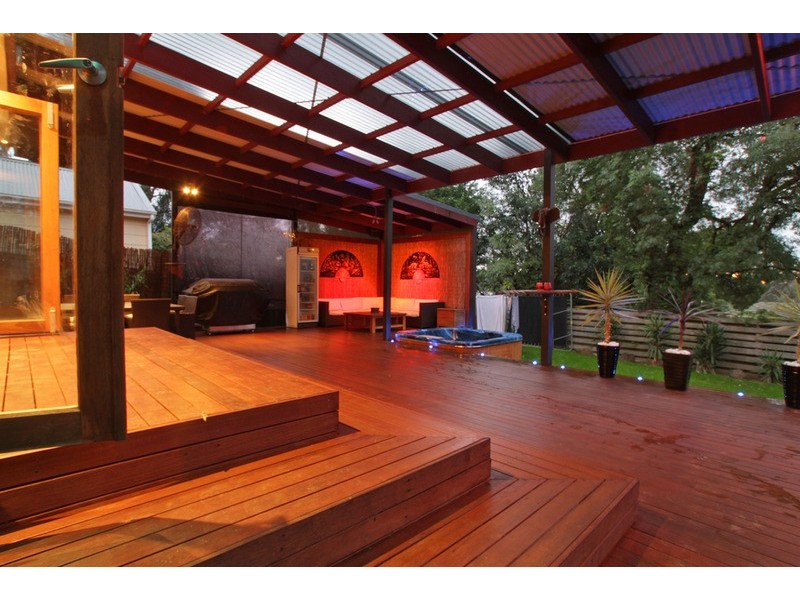 18 Imperial Avenue, Wandin North VIC 3139