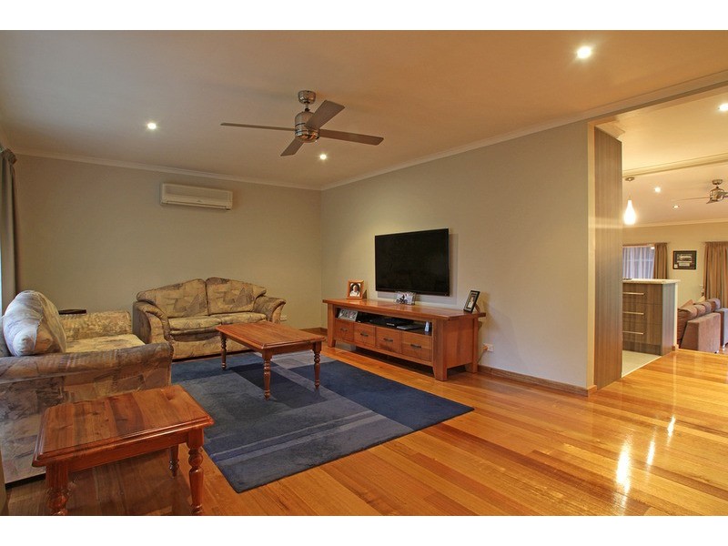 18 Imperial Avenue, Wandin North VIC 3139