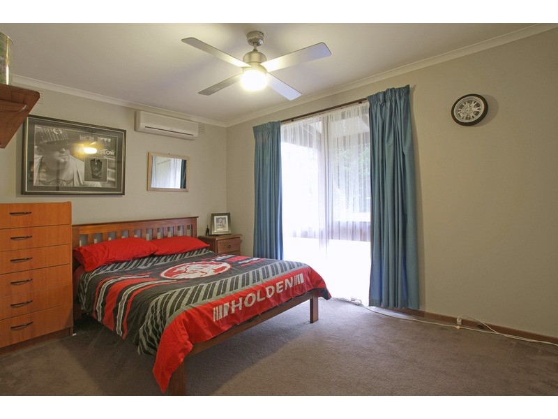 18 Imperial Avenue, Wandin North VIC 3139