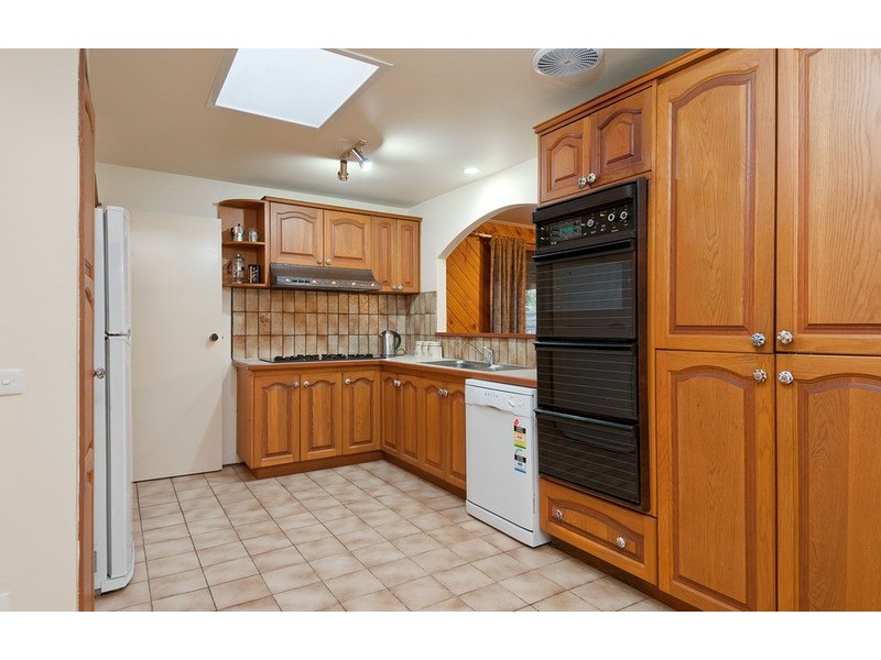 57 Central Avenue, Croydon South VIC 3136