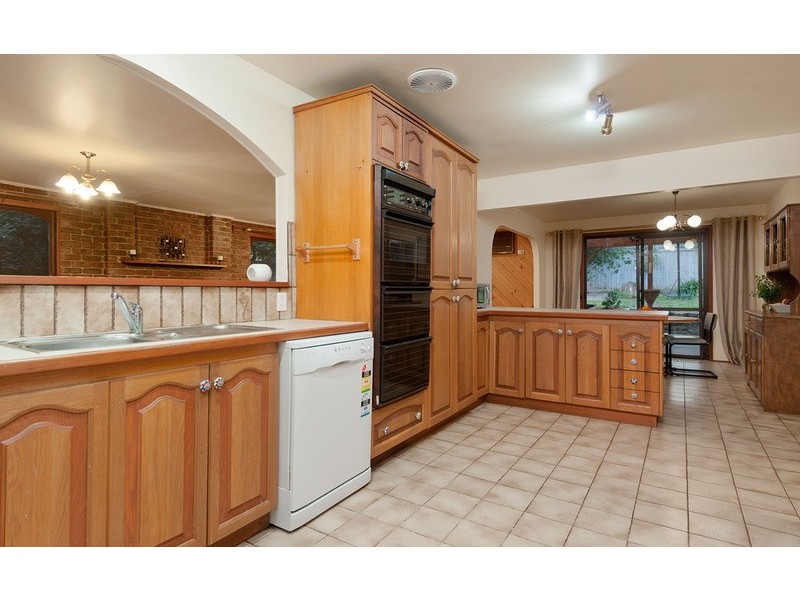 57 Central Avenue, Croydon South VIC 3136