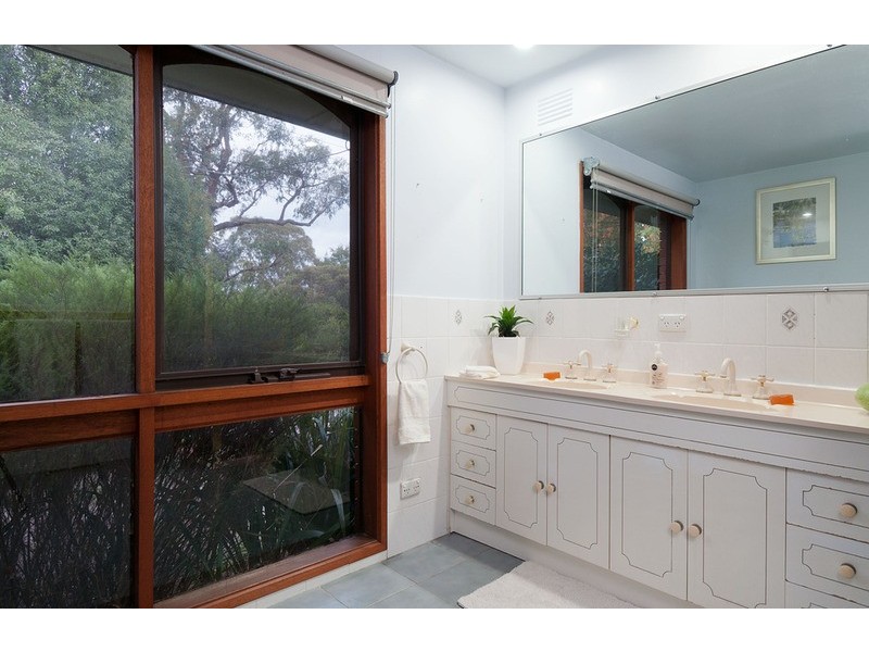 57 Central Avenue, Croydon South VIC 3136