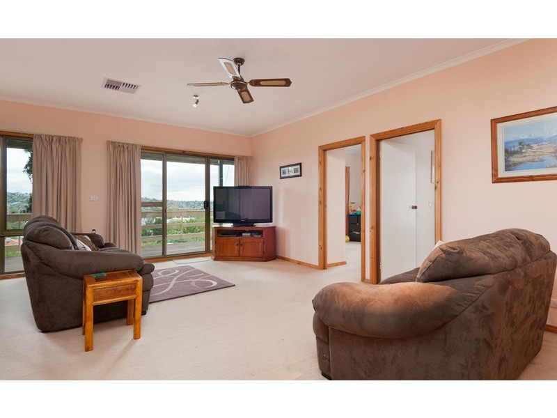 16 Deschamps Avenue, Lilydale VIC 3140