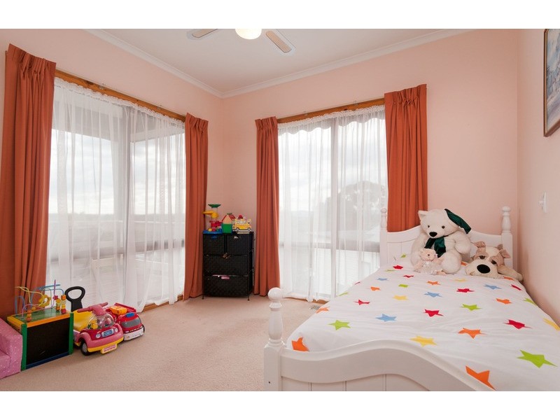 16 Deschamps Avenue, Lilydale VIC 3140