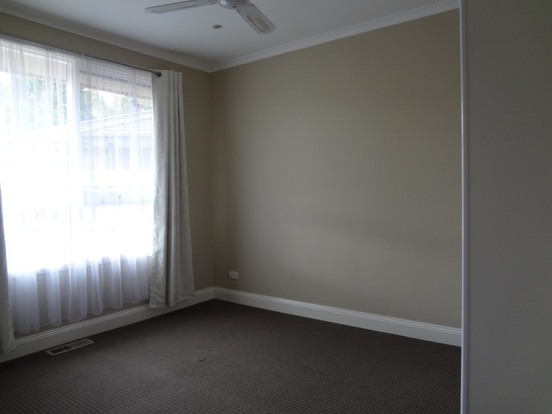 18 Lena Grove, Kilsyth VIC 3137