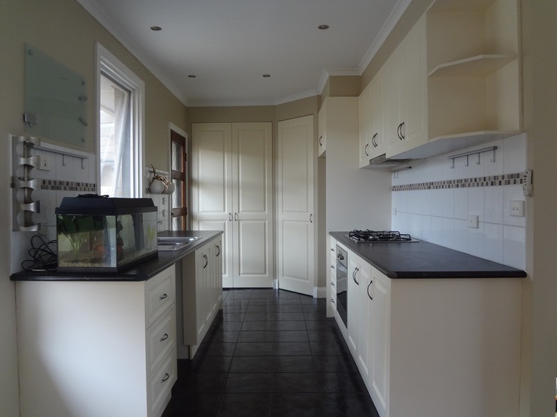 18 Lena Grove, Kilsyth VIC 3137