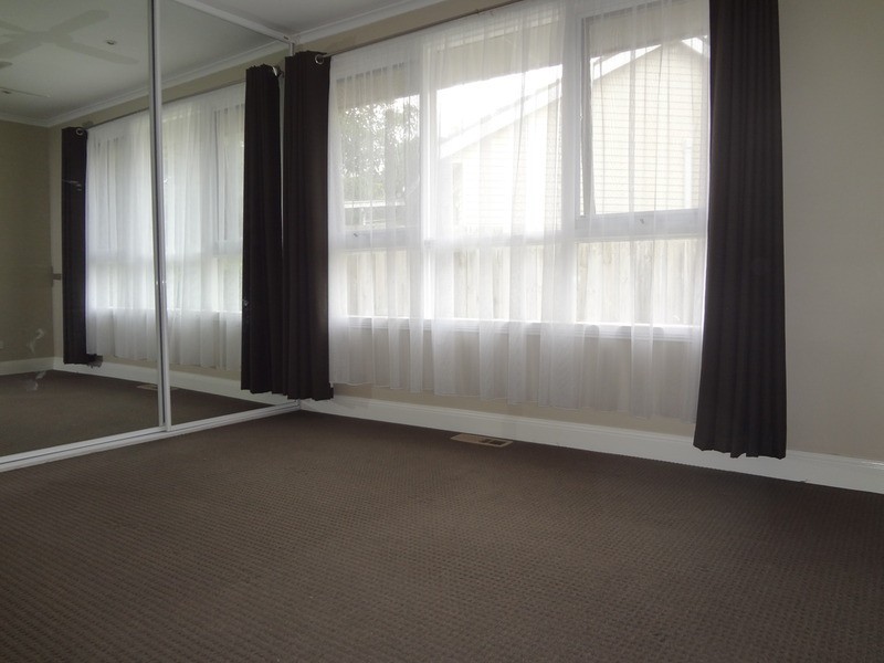 18 Lena Grove, Kilsyth VIC 3137