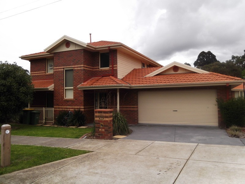 2/8 Devenish Avenue, Montrose VIC 3765