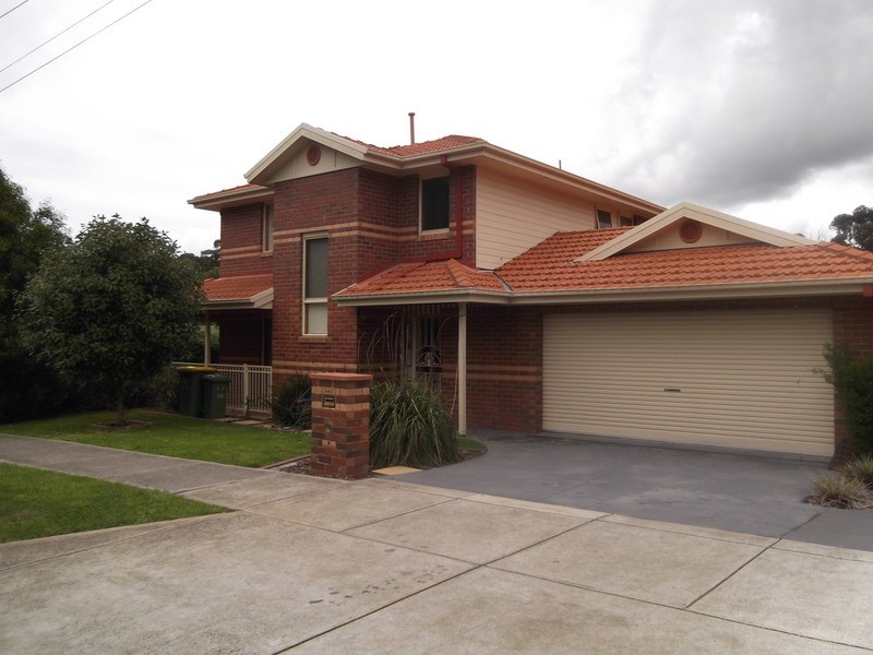 2/8 Devenish Avenue, Montrose VIC 3765