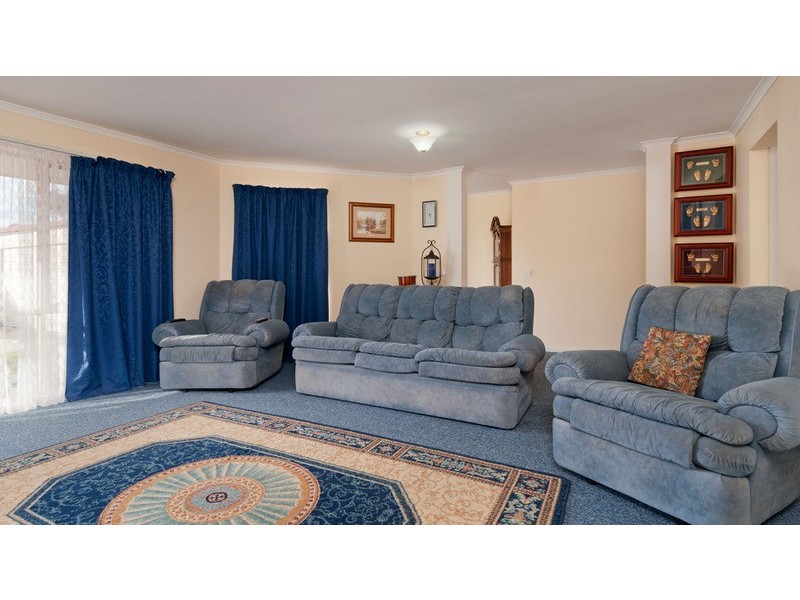 2/4 Dennis Street, Croydon VIC 3136