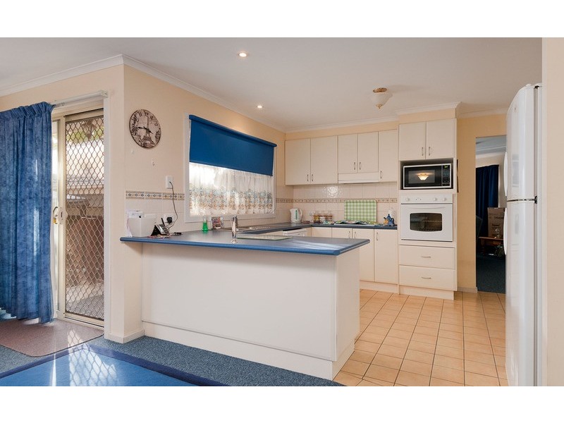 2/4 Dennis Street, Croydon VIC 3136