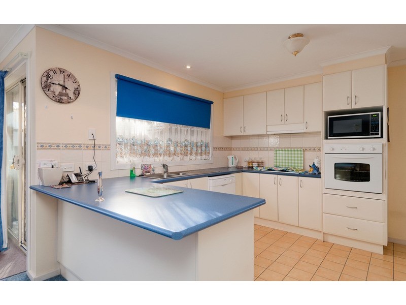 2/4 Dennis Street, Croydon VIC 3136