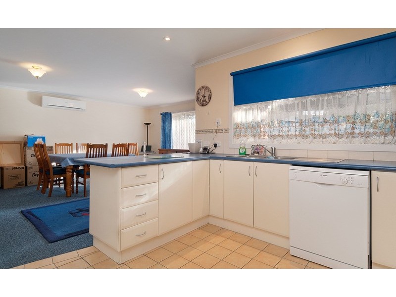 2/4 Dennis Street, Croydon VIC 3136