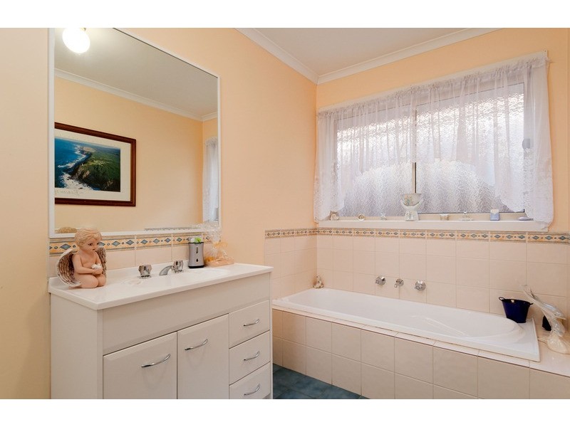 2/4 Dennis Street, Croydon VIC 3136