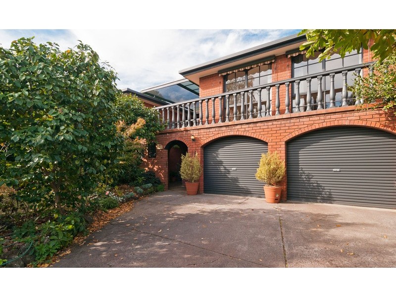 16 Nevados Street, Mooroolbark VIC 3138