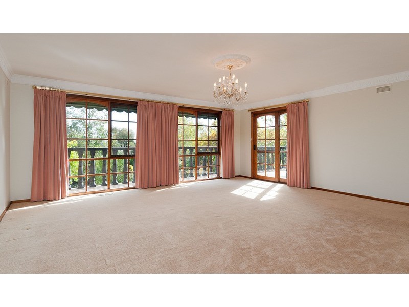 16 Nevados Street, Mooroolbark VIC 3138