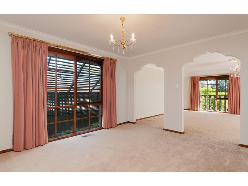 16 Nevados Street, Mooroolbark VIC 3138