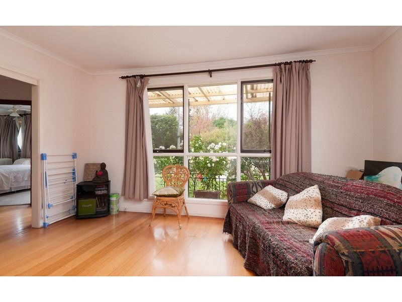 8 Wordsworth Street, Mooroolbark VIC 3138