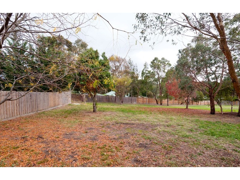2/14 School Road, Seville VIC 3139