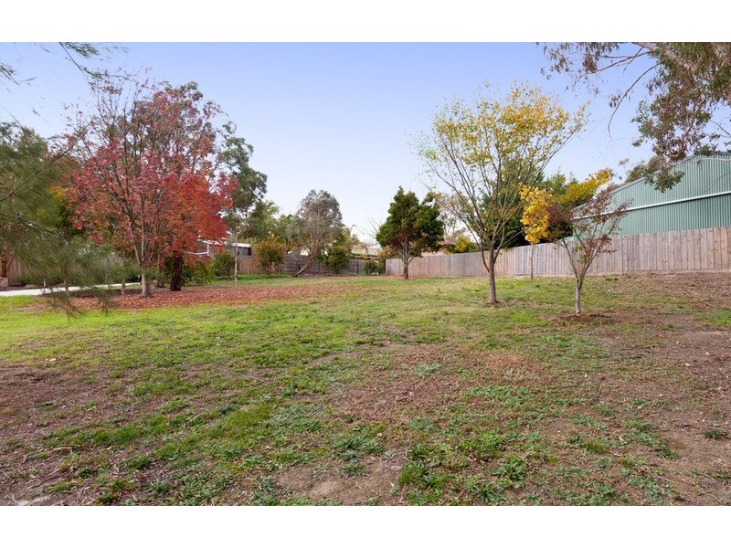 2/14 School Road, Seville VIC 3139