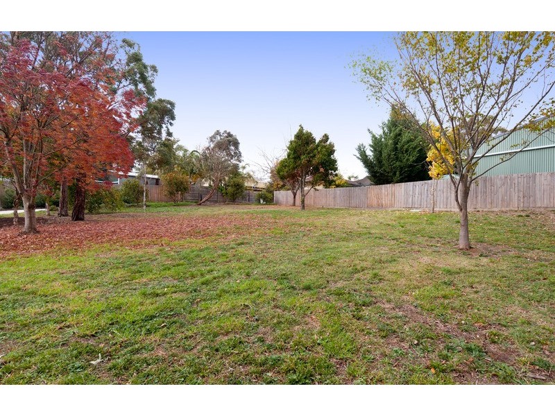 2/14 School Road, Seville VIC 3139