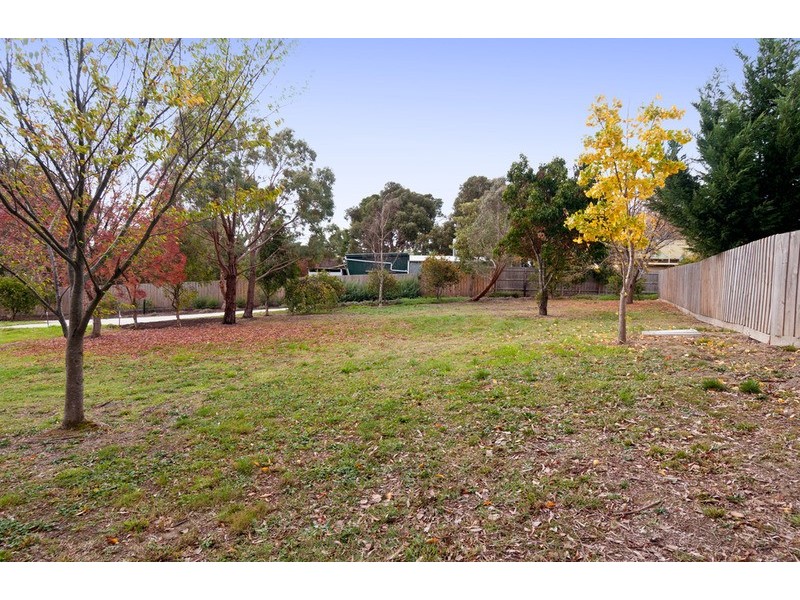 2/14 School Road, Seville VIC 3139
