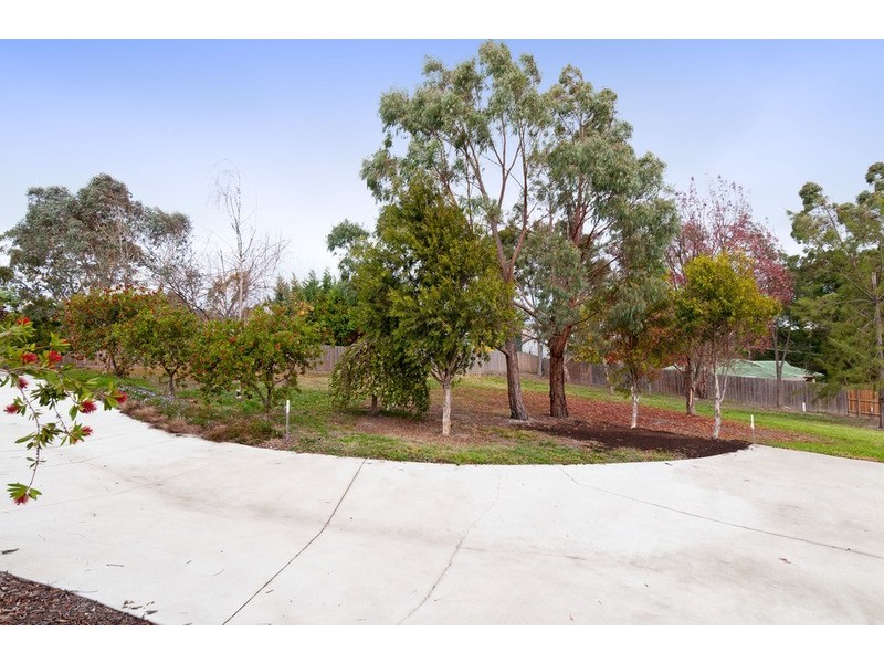 2/14 School Road, Seville VIC 3139