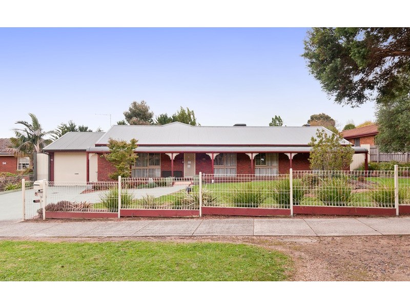 96 Landscape Drive, Mooroolbark VIC 3138