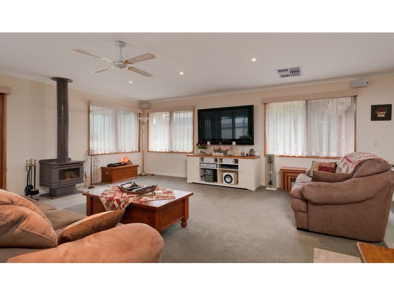 96 Landscape Drive, Mooroolbark VIC 3138