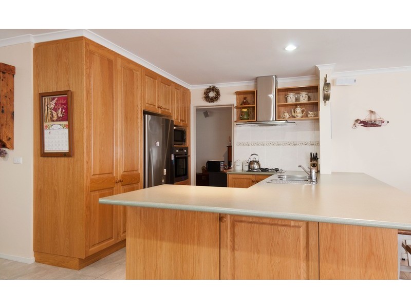 96 Landscape Drive, Mooroolbark VIC 3138