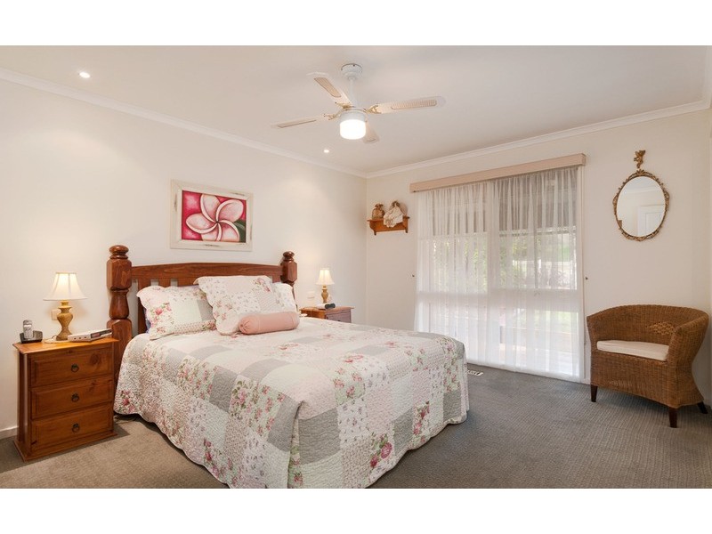 96 Landscape Drive, Mooroolbark VIC 3138