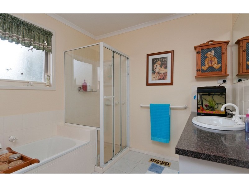 96 Landscape Drive, Mooroolbark VIC 3138