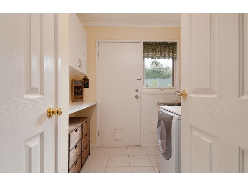 96 Landscape Drive, Mooroolbark VIC 3138